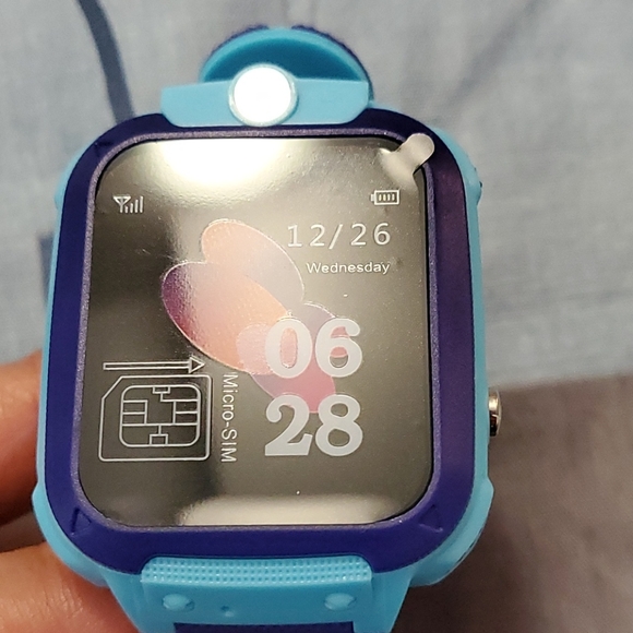 Kids smartwatch with GPS and Call Mom feature - Picture 3 of 4